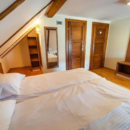 Bed & Breakfast Gosciniec Krol Sielaw W Centrum Mikolajek Z Restauracja Regionalna *